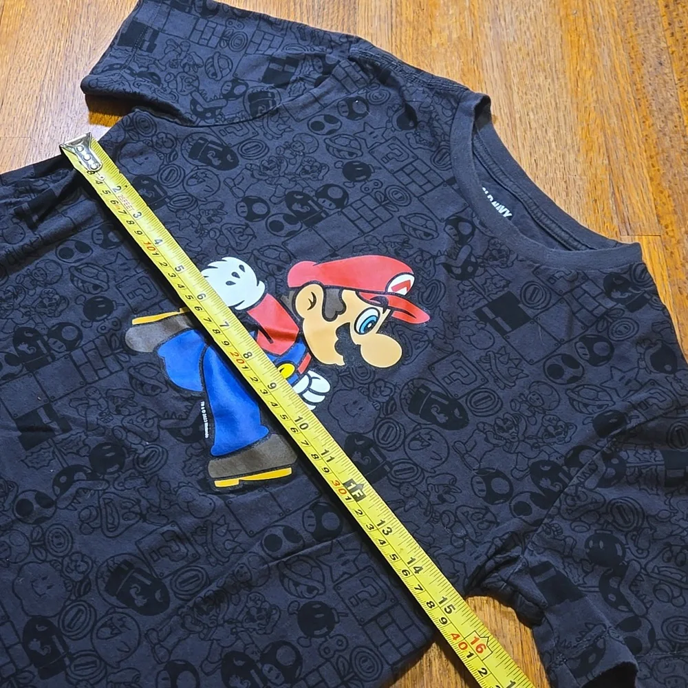 Old Navy Boy Large (10/12) Gray Nintendo Super Mario Graphic Short‎ Sleeve Short